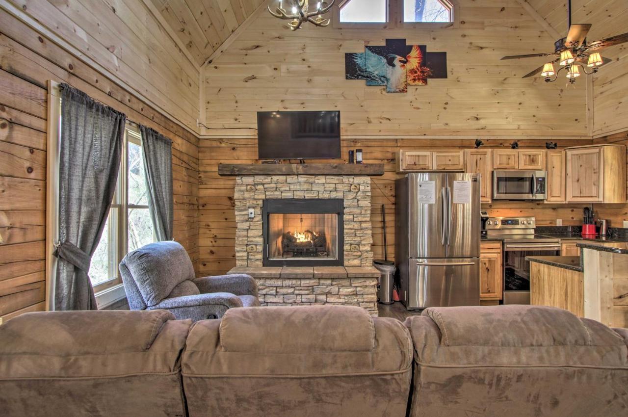 The Phoenix Cabin With Hot Tub In Gatlinburg! Buitenkant foto