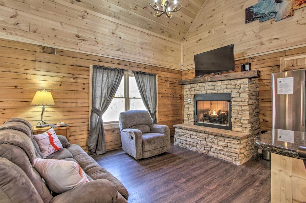 The Phoenix Cabin With Hot Tub In Gatlinburg! Buitenkant foto
