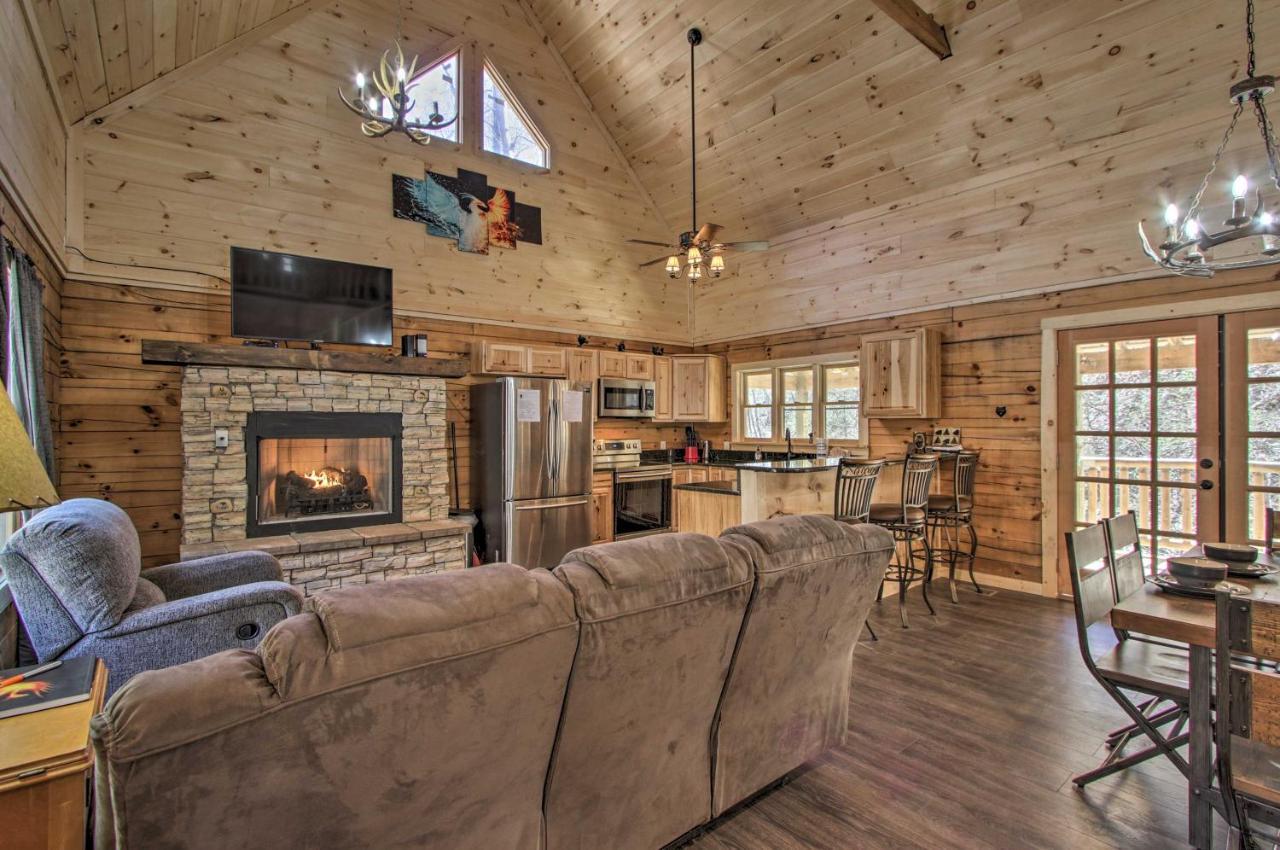 The Phoenix Cabin With Hot Tub In Gatlinburg! Buitenkant foto