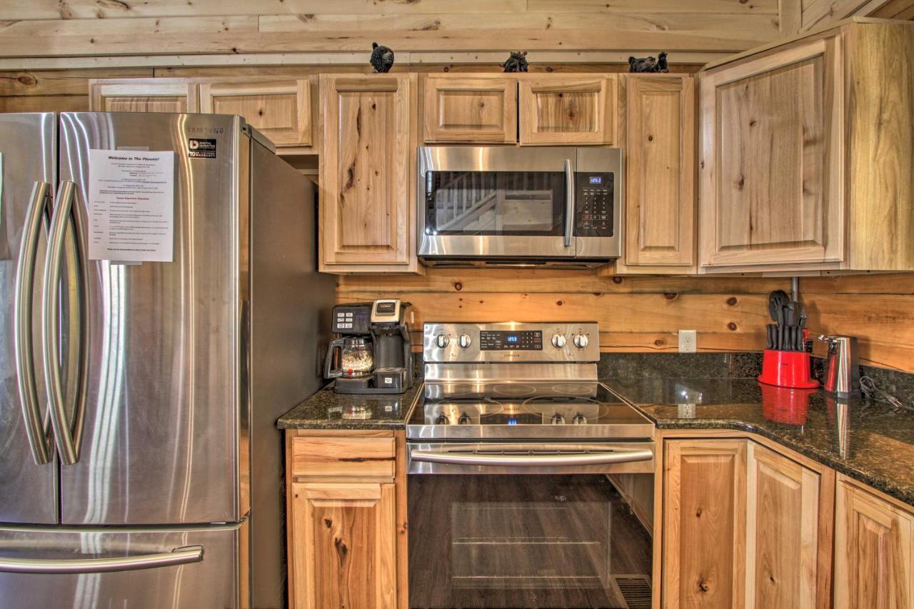 The Phoenix Cabin With Hot Tub In Gatlinburg! Buitenkant foto