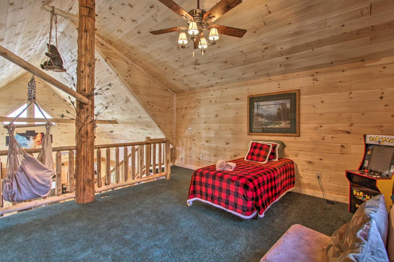 The Phoenix Cabin With Hot Tub In Gatlinburg! Buitenkant foto