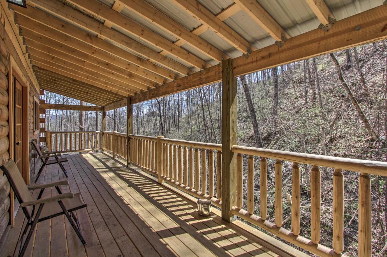 The Phoenix Cabin With Hot Tub In Gatlinburg! Buitenkant foto