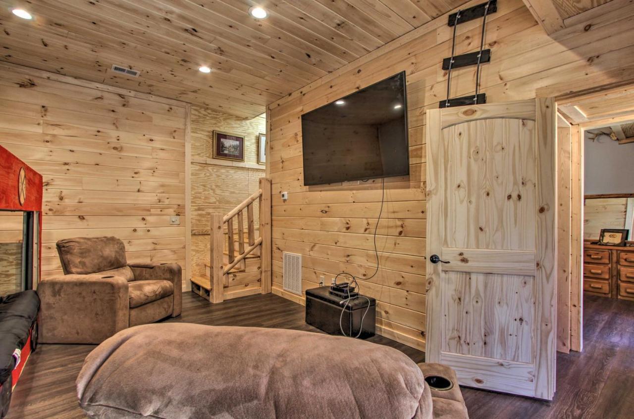 The Phoenix Cabin With Hot Tub In Gatlinburg! Buitenkant foto